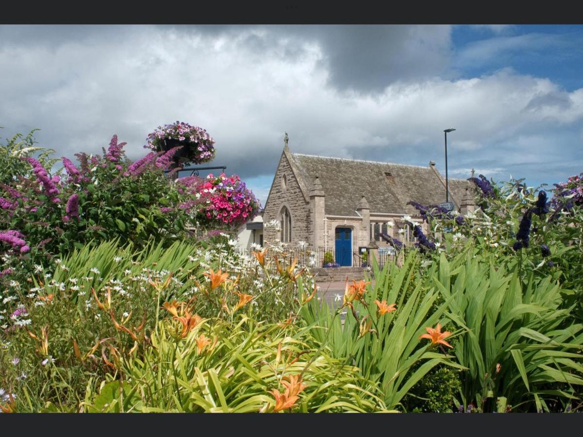 Exclusive Private Double Room, En-Suite Wet Room Private Entrance Forres Exterior photo